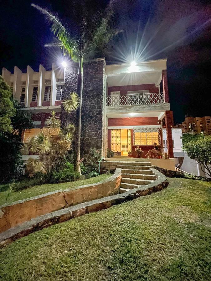 La Palmera Hostel Cali Εξωτερικό φωτογραφία